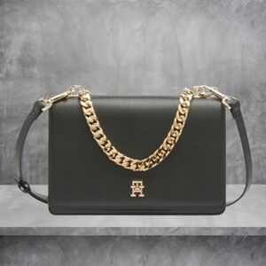 Tommy Hilfiger Bag - Refined Medium Crossover Black